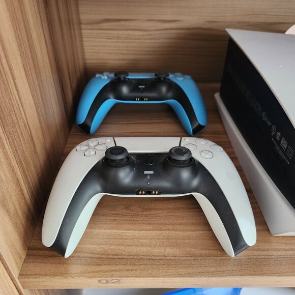 PlayStation 5 Disk with 2nd blue controller and 2 games - Picture 4 of 4